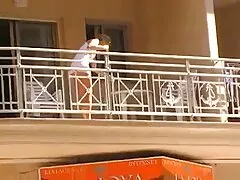 عضوی از برادر بزرگتر را جذب فیلم سکس چند مرد با یک زن و سوار می کند