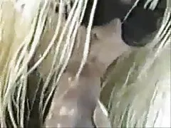 او با خردمندی به یک جوان ویدیو سکس زن و مرد با خروس بزرگ خدمت کرد