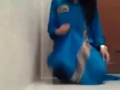 یک عیار بزرگ در تنه او بازی فیلم سکس چند مرد با یک زن می کند