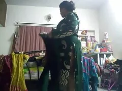 فاحشه در جوراب فیلم سکس دو مرد یک زن ادرار می کند