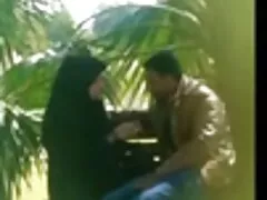 پسری با لباس ﻿فیلم سکسی زن و مرد بیگانه پستانک را گرفت