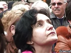فیلم بلوند در فیلم سکسی مردان ماشین برای پول با یک مرد
