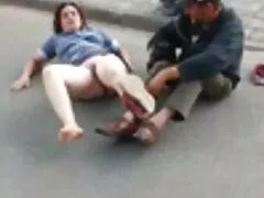 در حالی که با گربه Blondie بازی می کرد فیلم سکس زن مرد ، دو دیک داشت