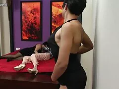 کودک بلوند نرم توسط یک خروس چاق فیلم سکس چند مرد با یک زن گرفتار می شود